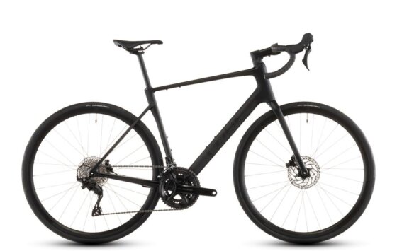 Cube Attain C:62 Race blackline 2026